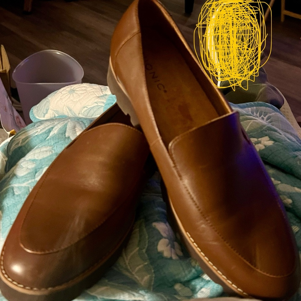 Vionic Textured Tan Footwear